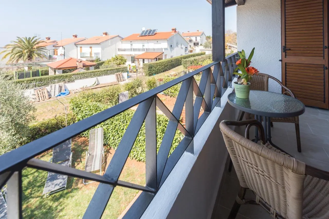 Holiday House Oliva Porec 0*,